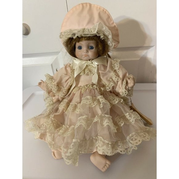 Vintage Porcelain Bradley’s Doll Big Eye Girl 10” Sitting Pouty - Picture 7 of 12